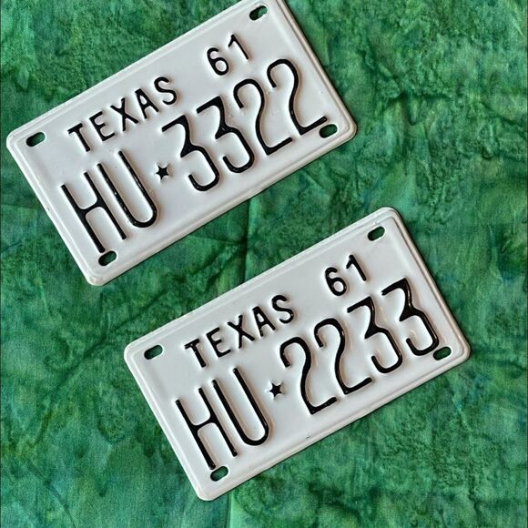 (2) Vintage Cereal Box Bicycle License Plates Texas 1961 - Picture 5 of 9